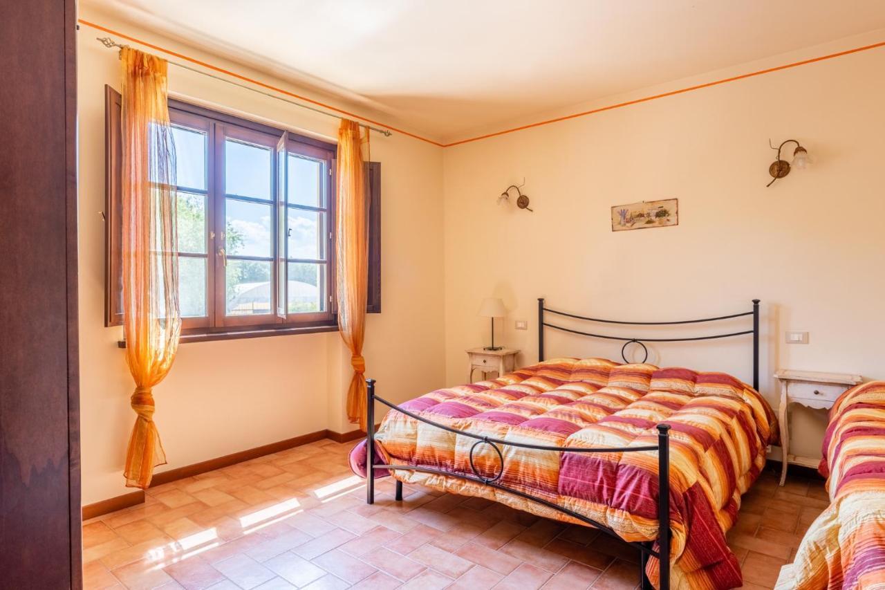 Casolare Dei Fiori - Mughetto Villa Montecarlo Luaran gambar