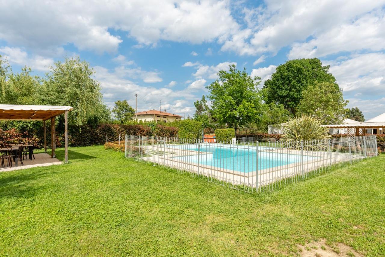 Casolare Dei Fiori - Mughetto Villa Montecarlo Luaran gambar