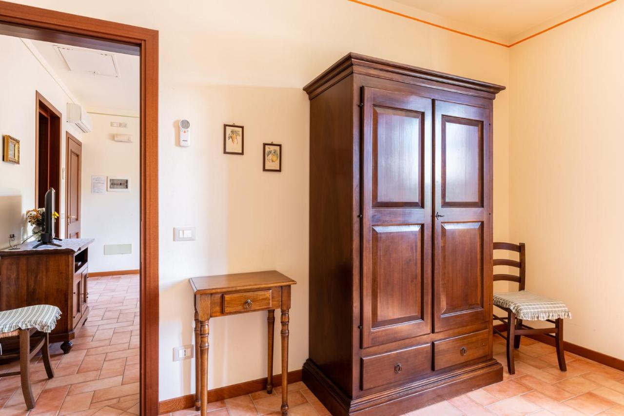 Casolare Dei Fiori - Mughetto Villa Montecarlo Luaran gambar